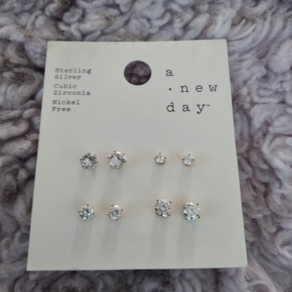 14k Gold Plating In Sterling Silver Stud Earring 25$